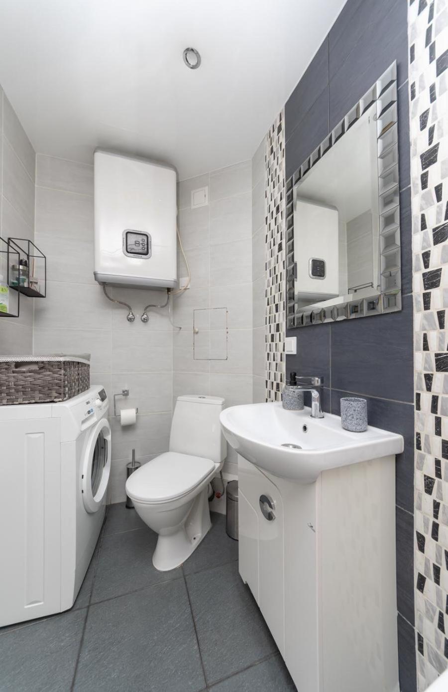 Flat24 On Lesi Ukrainki 3 Apartment Kiev Ngoại thất bức ảnh