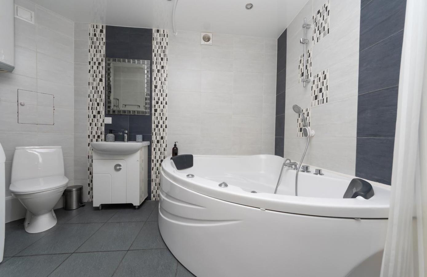 Flat24 On Lesi Ukrainki 3 Apartment Kiev Ngoại thất bức ảnh