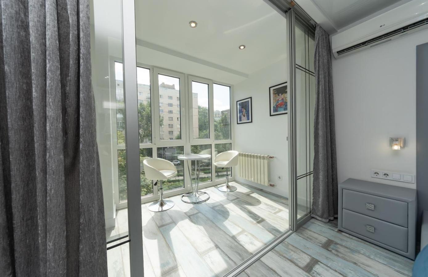 Flat24 On Lesi Ukrainki 3 Apartment Kiev Ngoại thất bức ảnh
