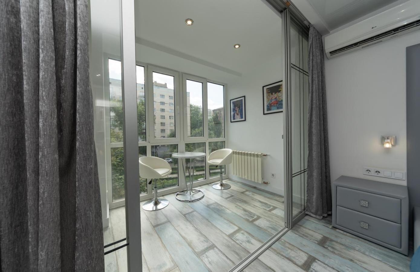 Flat24 On Lesi Ukrainki 3 Apartment Kiev Ngoại thất bức ảnh